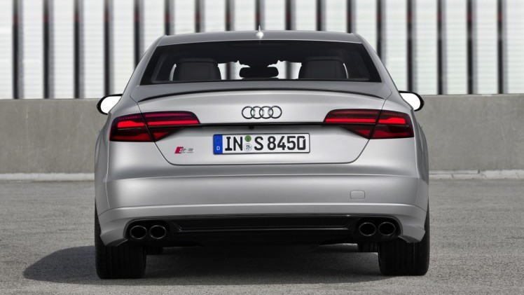 Baas boven baas met de Audi S8 plus, die dankzij extra vermogen en aangedikte looks de snelste limousine van de markt is met 605 pk en 750 Nm.