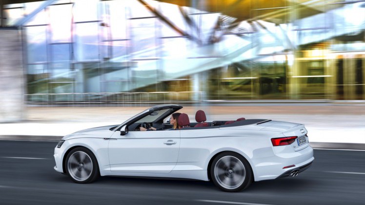Audi presenteert de nieuwe A5 Cabriolet en die is te herkennen aan subtiel chroomwerk in de neus. Vanaf het voorjaar 2017 staat de nieuwe A5 en S5 Cabriolet in de showroom.