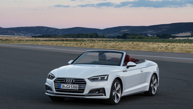 Audi presenteert de nieuwe A5 Cabriolet en die is te herkennen aan subtiel chroomwerk in de neus. Vanaf het voorjaar 2017 staat de nieuwe A5 en S5 Cabriolet in de showroom.