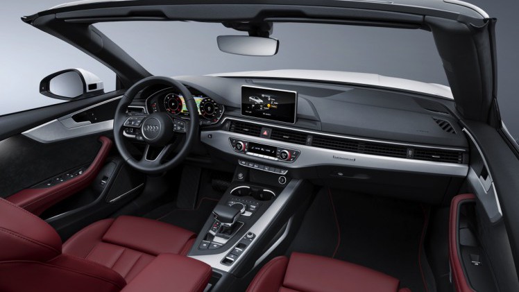 Audi presenteert de nieuwe A5 Cabriolet en die is te herkennen aan subtiel chroomwerk in de neus. Vanaf het voorjaar 2017 staat de nieuwe A5 en S5 Cabriolet in de showroom.