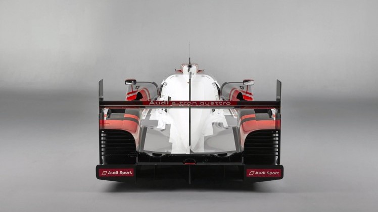 Het belooft een spannende editie van de 24 uur van Le Mans te worden. Audi, Toyota en Porsche zetten allemaal in op de winst. Audi presenteert nu als eerste de nieuwe racewagen, de R18 e-tron quattro.