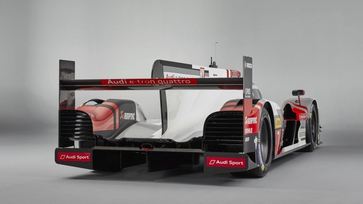 Het belooft een spannende editie van de 24 uur van Le Mans te worden. Audi, Toyota en Porsche zetten allemaal in op de winst. Audi presenteert nu als eerste de nieuwe racewagen, de R18 e-tron quattro.