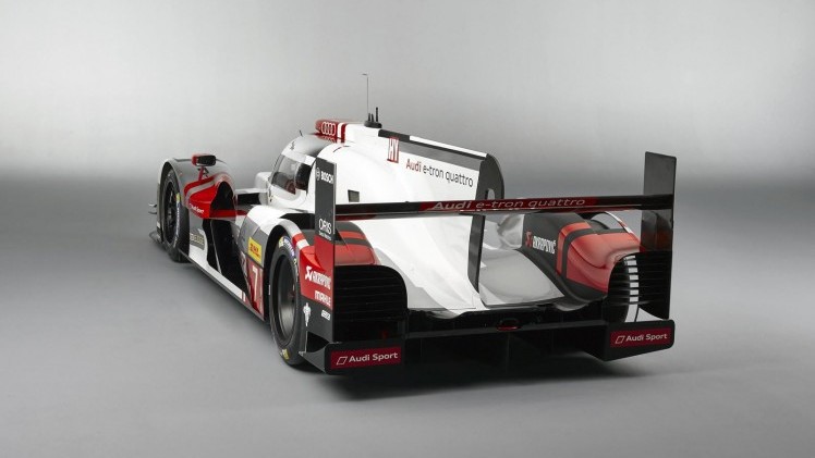 Het belooft een spannende editie van de 24 uur van Le Mans te worden. Audi, Toyota en Porsche zetten allemaal in op de winst. Audi presenteert nu als eerste de nieuwe racewagen, de R18 e-tron quattro.