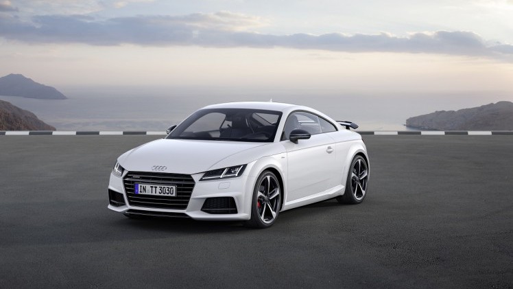 Audi presenteert de TT in een nieuwe, sportieve uitvoering: de Competition. Voor de sportieve rijder die een TTS net even te prijzig vindt biedt de TT Competition uitkomst.