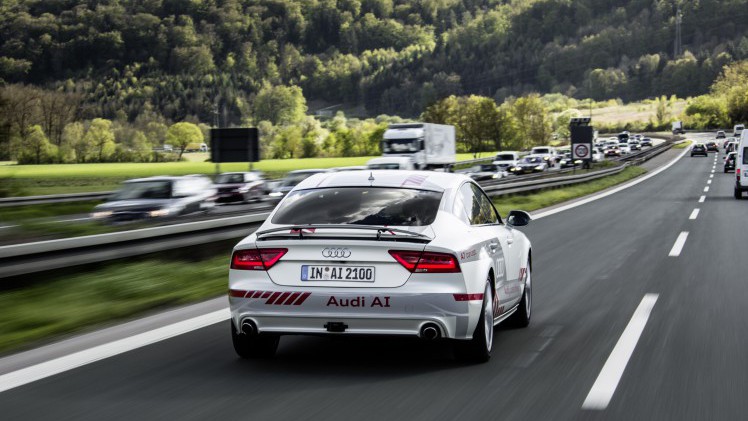Audi test car-to-x-communicatie met infrastructuur en communicatie op de Autobahn in zes verschillende projecten.