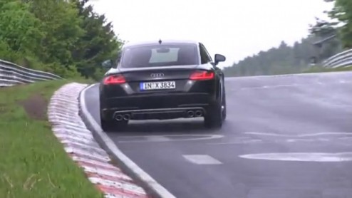 Komend najaar arriveert de nieuwe Audi TT bij de dealer. Deze week werden nog twee exemplaren op de Nrburgring gespot, waaronder de TTS, waarschijnlijk om de laatste zaken nog te finetunen.