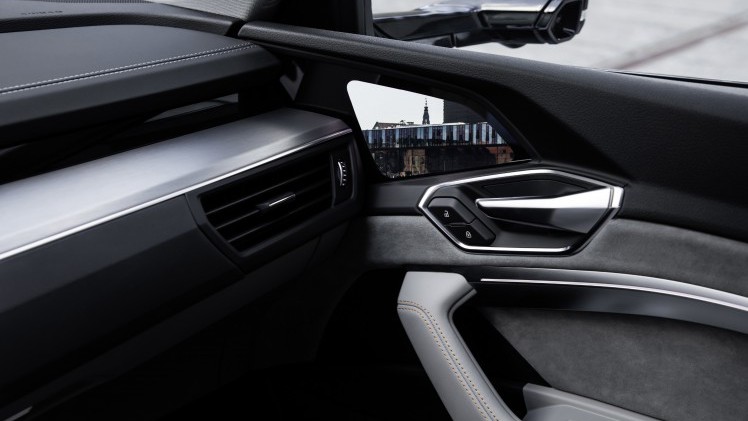 Audi laat het interieur van de nieuwe elektrische e-tron zien met een Bang & Olufsen sound system.