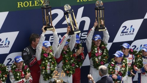 Audi heeft voor het vijfde jaar op rij de befaamde langeafstandsrace 24 Uur van Le Mans gewonnen.