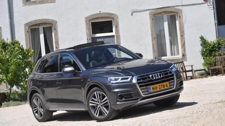 Audi lanceert de nieuwe Q5 die qua proporties behoorlijk onaangetast blijft. Vooral op elektronisch vlak en qua gewicht zet de auto stappen.