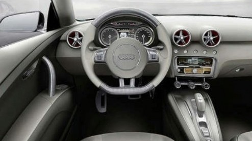 Letterlijk en figuurlijk downsizen. Daar is Audi op dit moment druk mee. Eerst zagen we al de A1 Metroproject, hun nieuwste aanwinst is de A1 Sportback Concept, deze week te zien in Parijs. Bekijk 'm