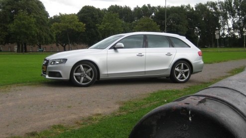 Een sportieve stationwagon is er in allerlei soorten en maten. De Audi A4 Avant is er volgens zijn scheppers ook zo een. Ingredinten als sportieve looks, dynamische rijeigenschappen en krachtige voor
