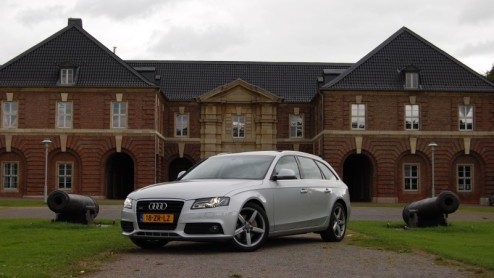 Een sportieve stationwagon is er in allerlei soorten en maten. De Audi A4 Avant is er volgens zijn scheppers ook zo een. Ingredinten als sportieve looks, dynamische rijeigenschappen en krachtige voor