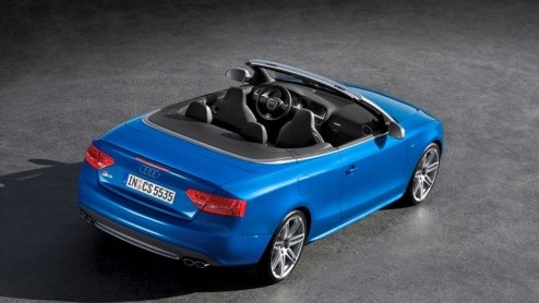 Spotlights graag! Dit is de nieuwe Audi A5 en S5 Cabriolet! Een nieuwe telg vol elegantie, sportiviteit en efficintie. De levering start in het tweede kwartaal van 2009. De S5 krijgt een nieuw hart,