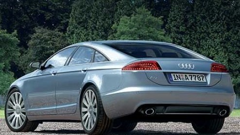 Cross-overs zijn enorm in deze dagen in autoland. Een segment wat het bijvoorbeeld goed doet is de Coup-met-vier-deuren. Ook Audi gaat zich in dit segment storten met een auto die gebaseerd is op de 