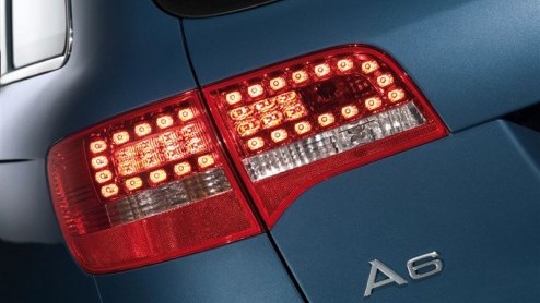 Audi was er al snel bij met LED-verlichting. In 2004 presenteerde het merk de A8 W12 met LED-dagrijverlichting, ondertussen is elke Audi met dergelijke techniek leverbaar. Op de R8 is zelfs LED-hoofdv