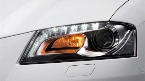 Audi was er al snel bij met LED-verlichting. In 2004 presenteerde het merk de A8 W12 met LED-dagrijverlichting, ondertussen is elke Audi met dergelijke techniek leverbaar. Op de R8 is zelfs LED-hoofdv