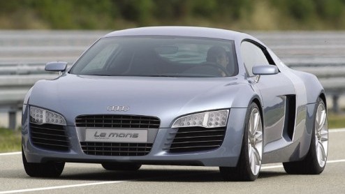 Na oneindig veel spyshots, teasers en ander nieuws over de supersportauto van Audi, presenteert het merk de auto dan eindelijk in definitieve vorm op de Autosalon van Parijs.