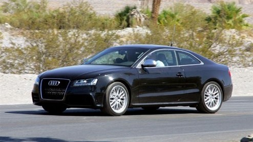 Over de Audi S5 hebben we weinig te klagen, maar de kriebels naar meer spektakel zijn er altijd. Audi weet dat heel goed, want de overtreffende trap rijdt al rond. Maak kennis met de Audi RS5!