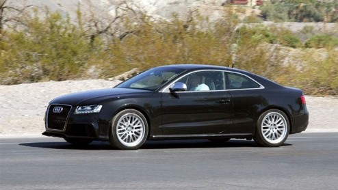 Over de Audi S5 hebben we weinig te klagen, maar de kriebels naar meer spektakel zijn er altijd. Audi weet dat heel goed, want de overtreffende trap rijdt al rond. Maak kennis met de Audi RS5!