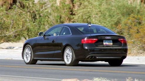 Over de Audi S5 hebben we weinig te klagen, maar de kriebels naar meer spektakel zijn er altijd. Audi weet dat heel goed, want de overtreffende trap rijdt al rond. Maak kennis met de Audi RS5!