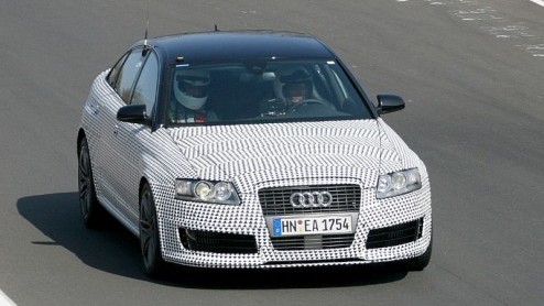 Wat BMW kan, kan Audi natuurlijk ook. Nu de BMW M5 alweer een tijd op de weg rijdt is het tijd voor een antwoord van Audi. En die gaat er binnenkort komen.