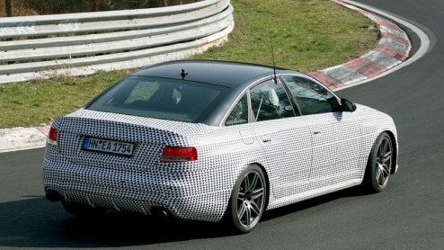 Wat BMW kan, kan Audi natuurlijk ook. Nu de BMW M5 alweer een tijd op de weg rijdt is het tijd voor een antwoord van Audi. En die gaat er binnenkort komen.