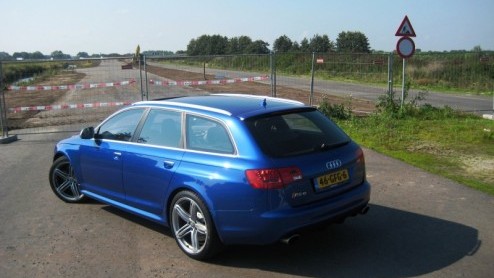 Op zoek naar een ruime stationwagon voor het gezin, en wil je ook een beetje sportief voor de dag komen? Misschien is de Audi RS6 Avant dan wel een optie! Alle gekheid op een stokje, dit neusje van de