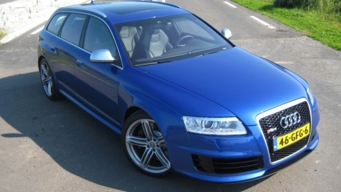 Op zoek naar een ruime stationwagon voor het gezin, en wil je ook een beetje sportief voor de dag komen? Misschien is de Audi RS6 Avant dan wel een optie! Alle gekheid op een stokje, dit neusje van de