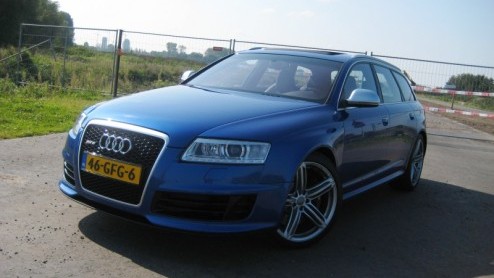 Op zoek naar een ruime stationwagon voor het gezin, en wil je ook een beetje sportief voor de dag komen? Misschien is de Audi RS6 Avant dan wel een optie! Alle gekheid op een stokje, dit neusje van de
