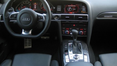 Op zoek naar een ruime stationwagon voor het gezin, en wil je ook een beetje sportief voor de dag komen? Misschien is de Audi RS6 Avant dan wel een optie! Alle gekheid op een stokje, dit neusje van de