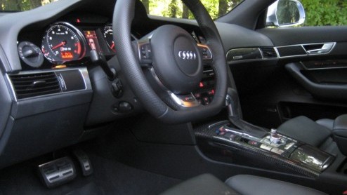 Op zoek naar een ruime stationwagon voor het gezin, en wil je ook een beetje sportief voor de dag komen? Misschien is de Audi RS6 Avant dan wel een optie! Alle gekheid op een stokje, dit neusje van de
