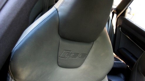 Op zoek naar een ruime stationwagon voor het gezin, en wil je ook een beetje sportief voor de dag komen? Misschien is de Audi RS6 Avant dan wel een optie! Alle gekheid op een stokje, dit neusje van de