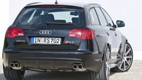 Voor menig autoliefhebber is de Audi RS6 Avant het schoolvoorbeeld van brute kracht in een gezinsverpakking. De 5.0 TFSI V10 met 580 pk maakt korte metten met zijn Duitse tegenstrevers als het om de p