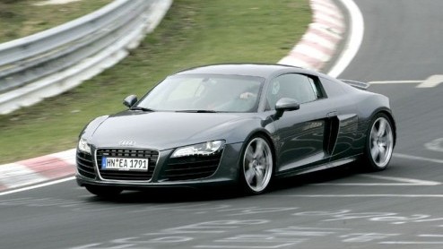 De geruchten over een V10 in de R8 gaan al langer de ronde over het internet, maar dit is dan eindelijk de bevestiging. De RS8 komt er aan. Porsche moet gaan oppassen.