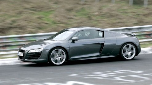 De geruchten over een V10 in de R8 gaan al langer de ronde over het internet, maar dit is dan eindelijk de bevestiging. De RS8 komt er aan. Porsche moet gaan oppassen.