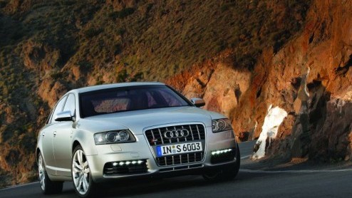 Het wordt weer een leuke zomer voor de autoliefhebbers. Vanaf dan is namelijk de nieuwe S6 leverbaar, met 5.2 liter V10.