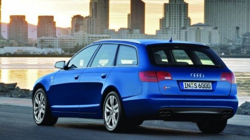 Het wordt weer een leuke zomer voor de autoliefhebbers. Vanaf dan is namelijk de nieuwe S6 leverbaar, met 5.2 liter V10.