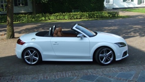 De topversie van de Audi TT heet TTS. De overtreffende trap van de 3.2 V6 dus? Nee. Onder de kap geen zescilinder, maar een viercilinder turbomotor, echter met meer power dan de V6. Waarom dan nog de