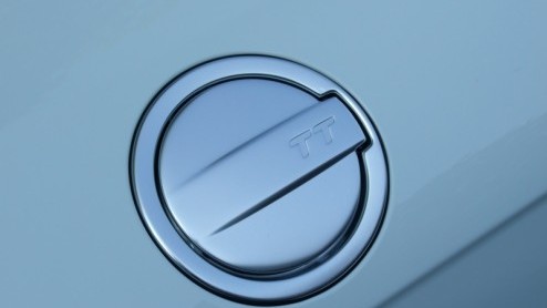 De topversie van de Audi TT heet TTS. De overtreffende trap van de 3.2 V6 dus? Nee. Onder de kap geen zescilinder, maar een viercilinder turbomotor, echter met meer power dan de V6. Waarom dan nog de