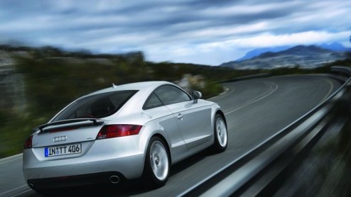 Vanaf 1998 was de vorige Audi TT al op de markt en het werd tijd voor een nieuwe. Zeven april was het dan zover, Audi liet de nieuwe TT aan het publiek zien middels een wervelende show.