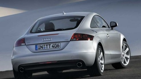 Vanaf 1998 was de vorige Audi TT al op de markt en het werd tijd voor een nieuwe. Zeven april was het dan zover, Audi liet de nieuwe TT aan het publiek zien middels een wervelende show.