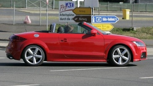 Druk bij Audi! De meest felle en snelle Audi TT staat op stapel. Hoewel zijn naamgeving TT RS nogal wat voeten in de aarde had  Porsche moest te vriend worden gehouden  kunnen we deze 350-pk Duitser
