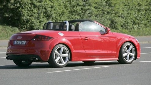Druk bij Audi! De meest felle en snelle Audi TT staat op stapel. Hoewel zijn naamgeving TT RS nogal wat voeten in de aarde had  Porsche moest te vriend worden gehouden  kunnen we deze 350-pk Duitser
