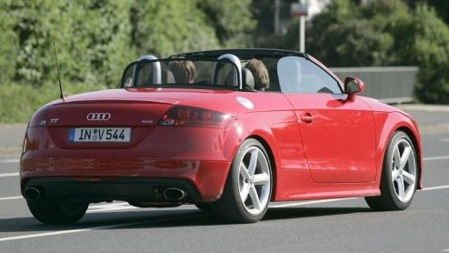 Druk bij Audi! De meest felle en snelle Audi TT staat op stapel. Hoewel zijn naamgeving TT RS nogal wat voeten in de aarde had  Porsche moest te vriend worden gehouden  kunnen we deze 350-pk Duitser