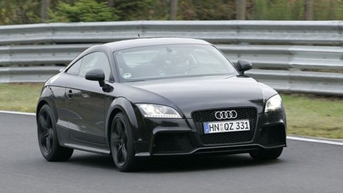 Onlangs reden we met de snelste Audi TT, de TTS. Echter, Audi vond 272 pk en agressievere looks nog niet genoeg. De TT RS zoekt rivalen als de Porsche Cayman, Z4M en SLK AMG op en pakt ze naar alle wa