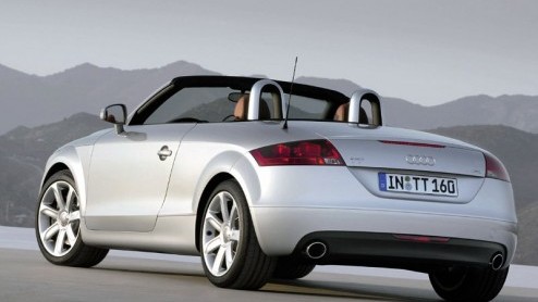 Je kon er de klok op gelijk zetten en een echte verassing is het dan ook niet meer, maar Audi heeft de TT Roadster officieel onthuld.