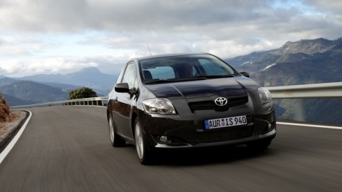 Geen 1.4 maar een 1.3 staat volgend jaar aan de basis van het Auris-motorpalet. De nieuwe benzinemotor weegt minder,is schoner, werkt zuiniger maar ook krachtiger. Toyota combineert de krachbtron met 