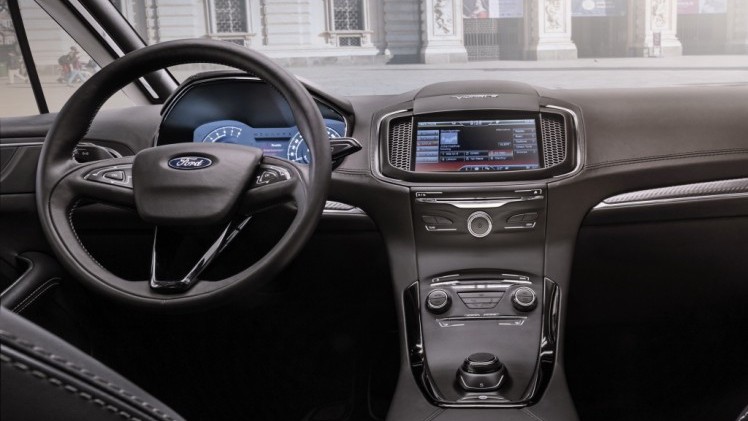 Ford Vignale introductie vindt plaats tijdens AutoRAI 2015, waarna twee Ford Stores in Amsterdam en Zaandam operationeel zijn.