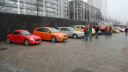 Een vijftigtal auto's stonden vanochtend op de Boompjeskade in Rotterdam. Het was de start van de AutoRAI Parade 2007. Autovandaag was er bij.