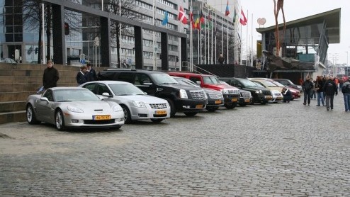 Een vijftigtal auto's stonden vanochtend op de Boompjeskade in Rotterdam. Het was de start van de AutoRAI Parade 2007. Autovandaag was er bij.
